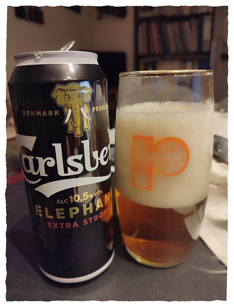 bier_carlsberg_mit_glas.jpg