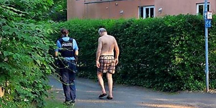 unbekannter-bestiehlt-gauland-beim-....jpg